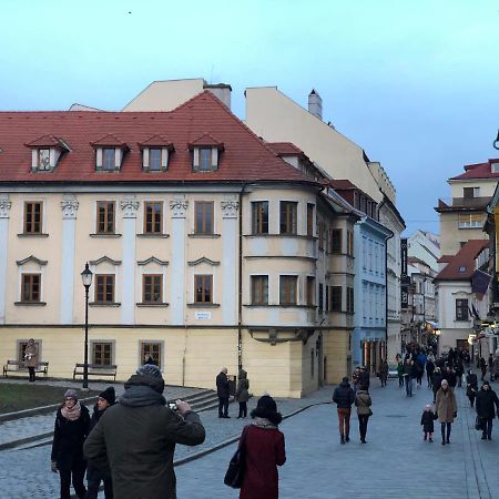 Pleasant Apartment Under The Bratislava Castle Exterior foto
