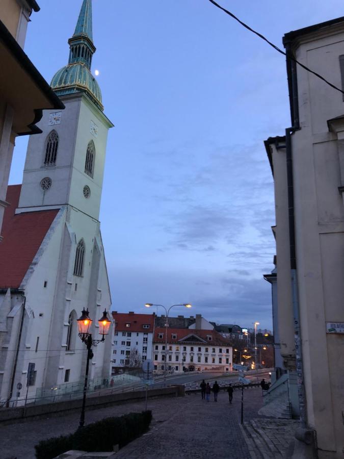 Pleasant Apartment Under The Bratislava Castle Exterior foto