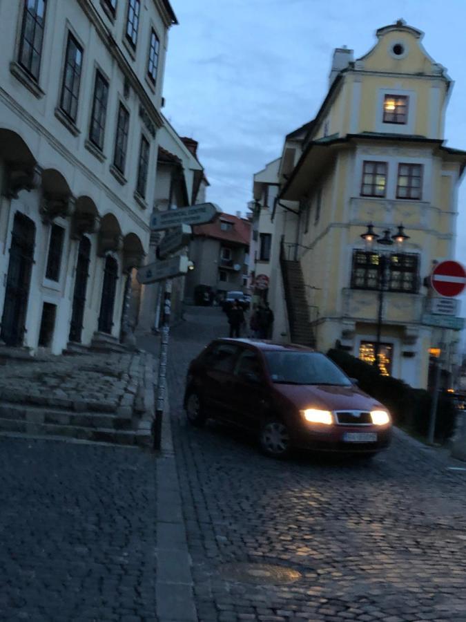 Pleasant Apartment Under The Bratislava Castle Exterior foto