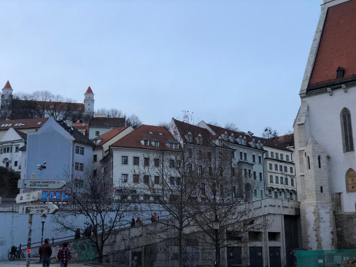 Pleasant Apartment Under The Bratislava Castle Exterior foto